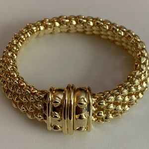Elegant Gold Bracelet